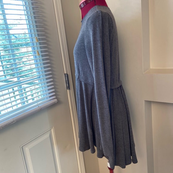 Easel Los Angeles women grey babydoll long sleeves tunic top. Size S. Used. - Picture 2 of 7